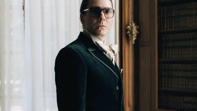 3 razones para ver ‘Becoming Karl Lagerfeld’