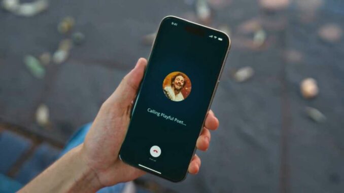 Google contrata al fundador de Character.AI, la IA que te ayuda a practicar tu inglés