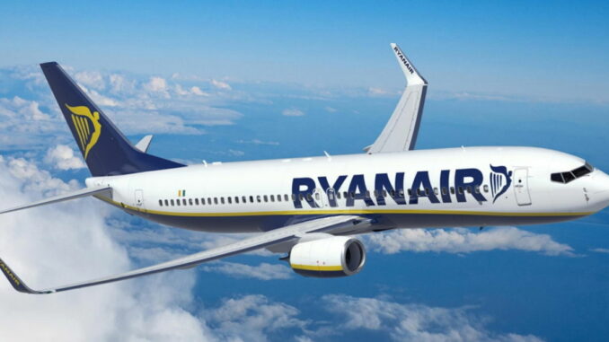 Ryanair avisa: en estos 3 aeropuertos no vas a poder llevar el billete en el móvil