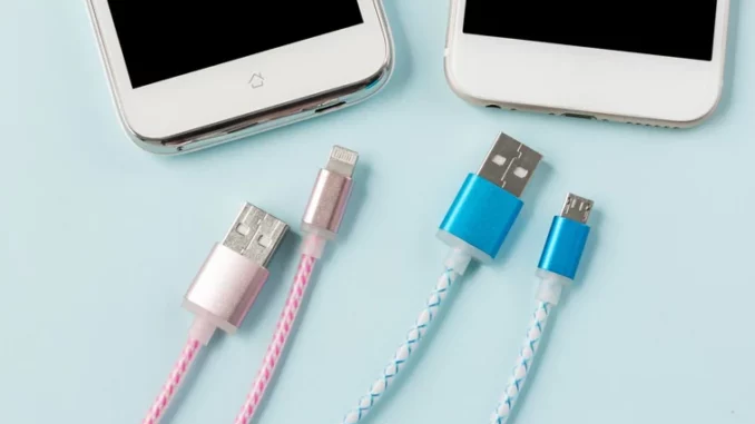 El cargador USB será universal y obligatorio para móviles y aparatos electrónicos a partir de este sábado