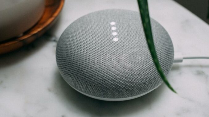 ¿Tienes un altavoz inteligente de Google? Ahora es muchísimo mejor gracias a Gemini