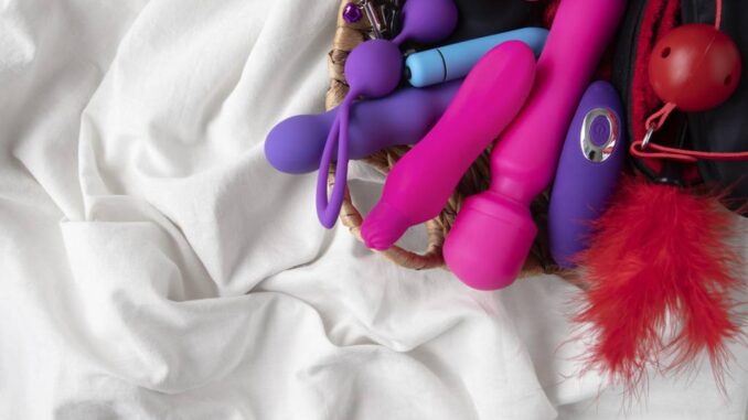 Cementerio de vibradores y descuentos en sex shops: el curioso submundo del reciclaje de juguetes sexuales