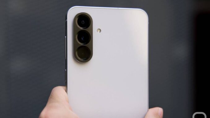 Llevo dos semanas usando el Galaxy A56: ahora entiendo por qué se vende tanto
