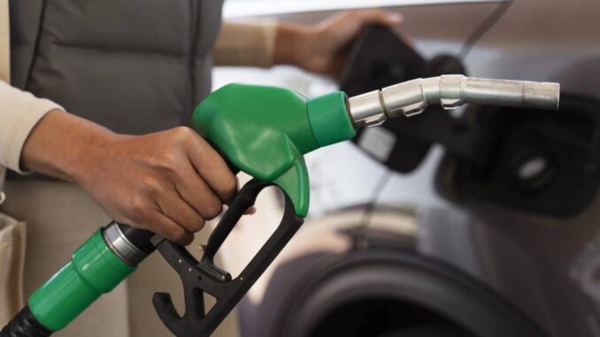 Qué pasa si se mezcla gasolina con agua como han hecho en esta gasolinera de Valencia